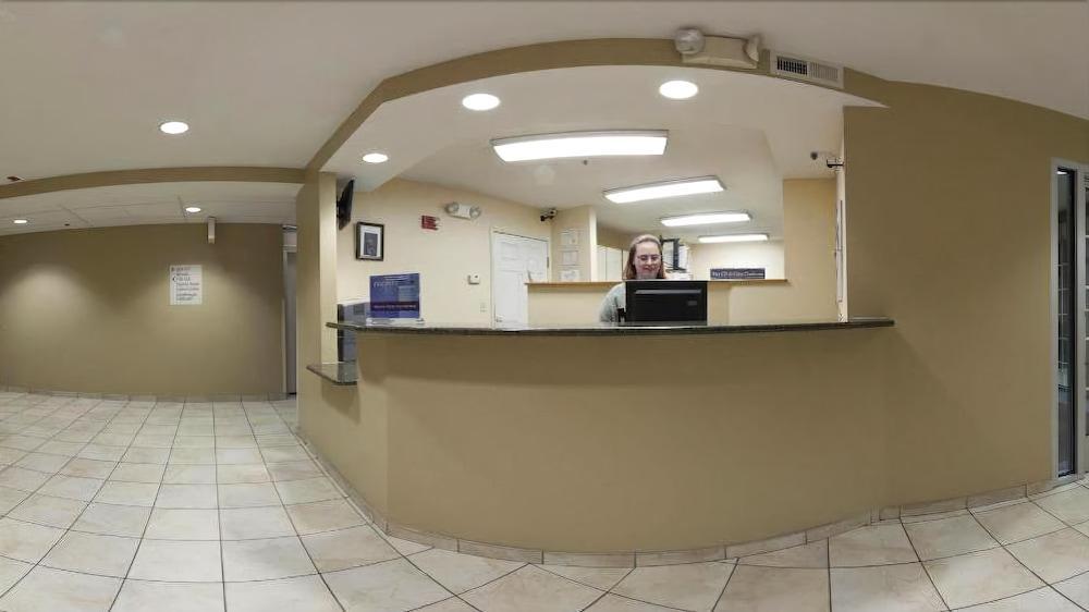 Candlewood Suites Rockford By Ihg Экстерьер фото